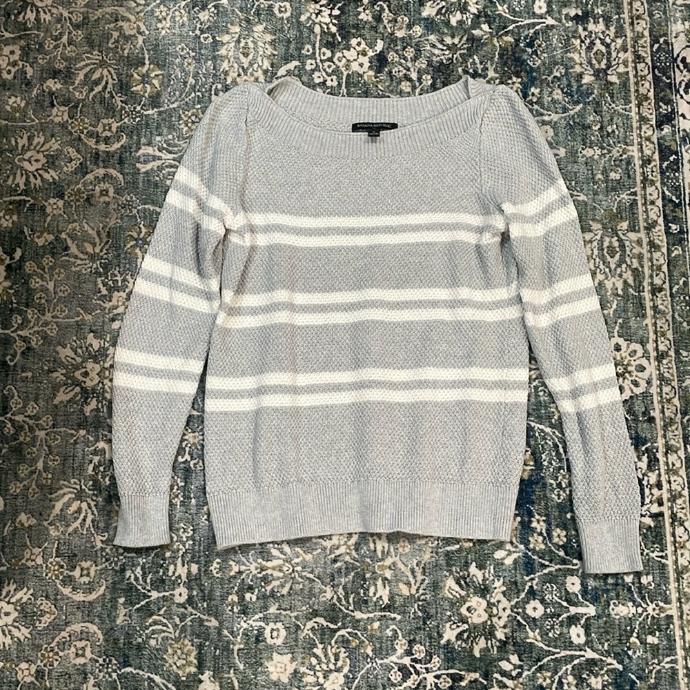 Banana Republic Women’s Crew Neck Sweater (Size SM)